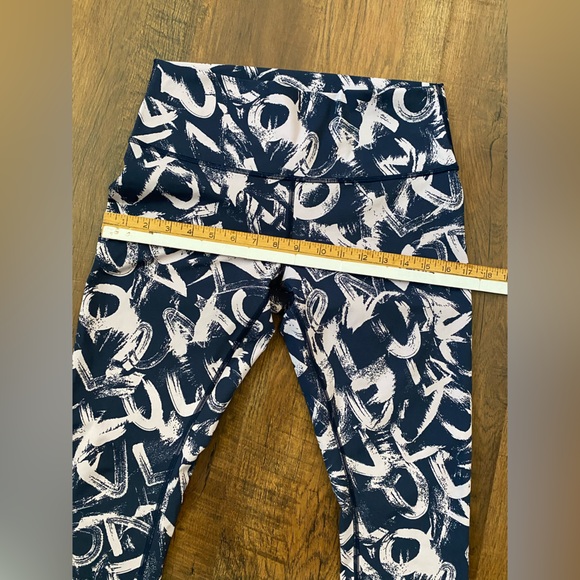Lululemon Wunder Under Legging women’s 10 Graffiti  Antoinette Navy Hi Rise Crop - Picture 6 of 13